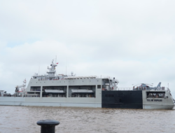 KRI Teluk Kupang-519 Buka Akses Kunjungan untuk Masyarakat Banjarmasin